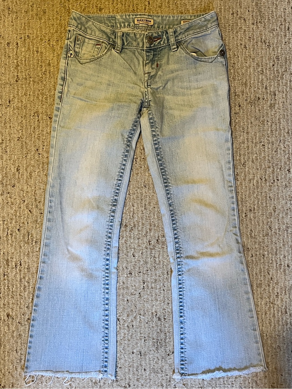 Light wash low rise denim jeans!